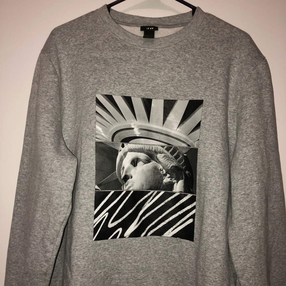 H&M Sweatshirt. BRAND NEW.